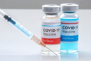 Vacunación contra el COVID-19 ¿Es un bien necesario?